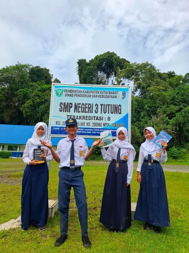 SMP NEGERI 3 TUTUNG: BERKARAKTER HARI INI, UNGGUL DI MASA DEPAN